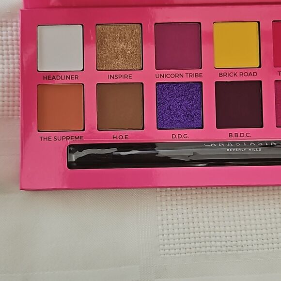 HP Alyssa Edwards Anastasia Beverly Hills 14 Shades Eyeshadow Palette Purple - Picture 8 of 16